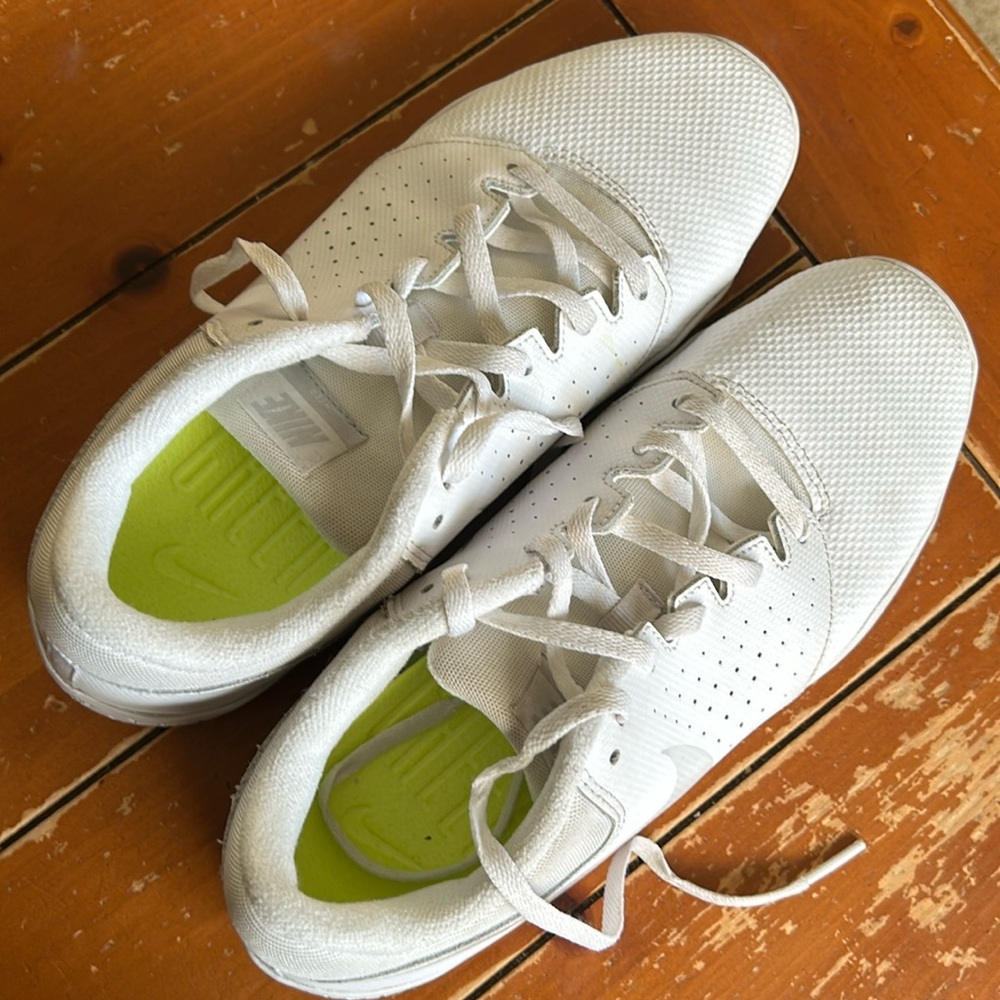 Woman’s Nike Sideline IV Cheerleading Sneakers Size 8